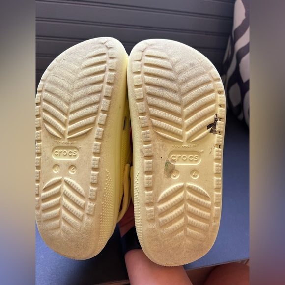 CROCS Yellow Sandals with Platform Sole and Charms - Picture 5 of 8